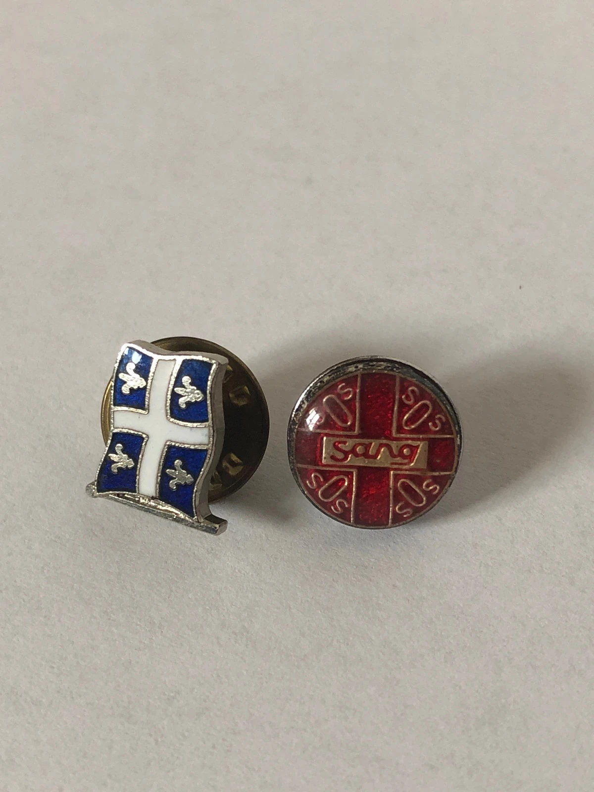 Lot de 2 pin's vintage